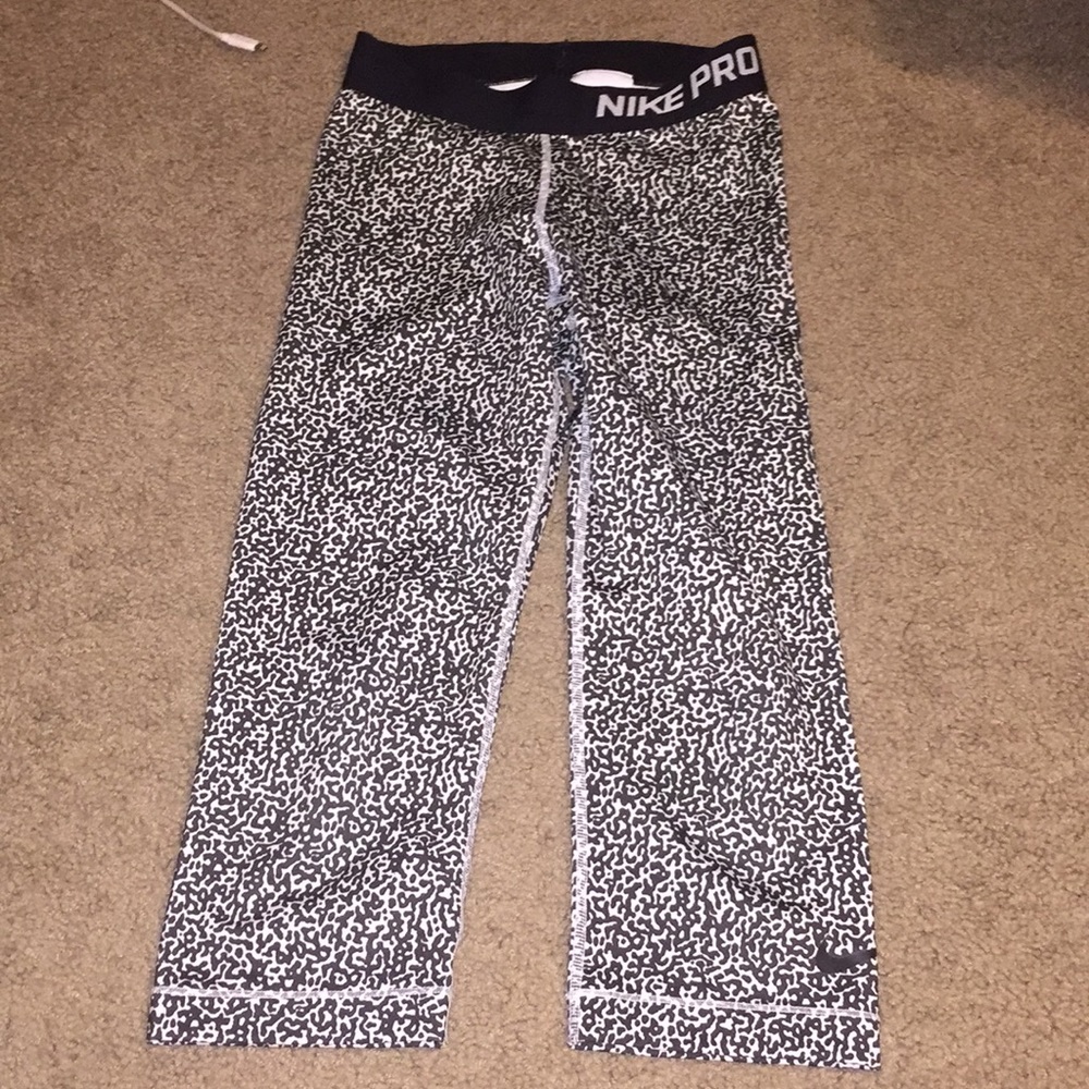 Nike pro capri leggings